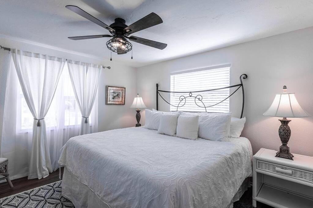 סייסטה קי Your Tranquil Escape Is Found Directly On The Beach At The Serenity Beach Condo. מראה חיצוני תמונה